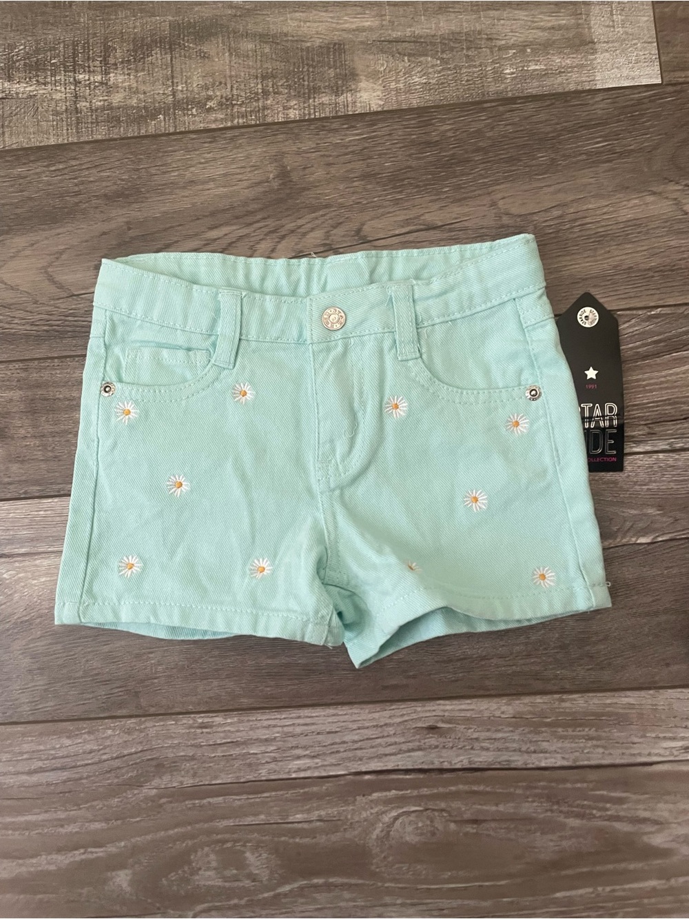 Girls' Mint Daisy Embroidered Stretch Shorts
